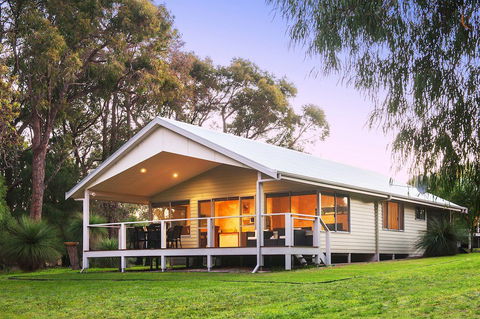 Acacia Chalets Margaret River - Cruises Travel 0