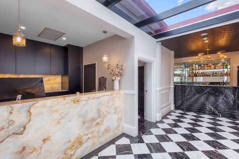 Holiday Inn Stes Parramatta Mar - Tourism Guide 2