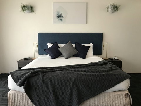 The Clan Lakeside Lodge - Travel Agents 1