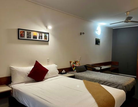 Ayr Traveller's Motel - Tourism Guide 1