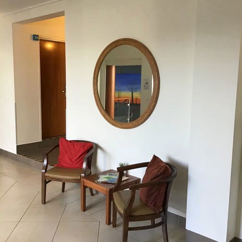 Ayr Traveller's Motel - Tourism Guide 3