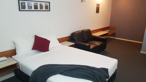 Ayr Traveller's Motel - Tourism Guide 5