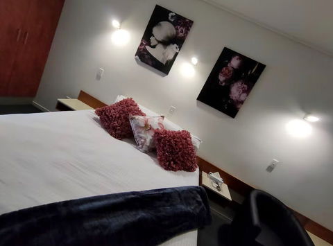 Ayr Traveller's Motel - Tourism Guide 7