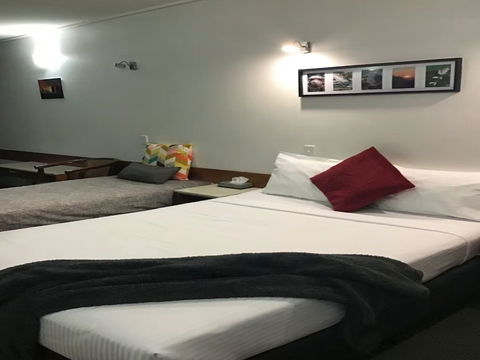 Ayr Traveller's Motel - Tourism Guide 11
