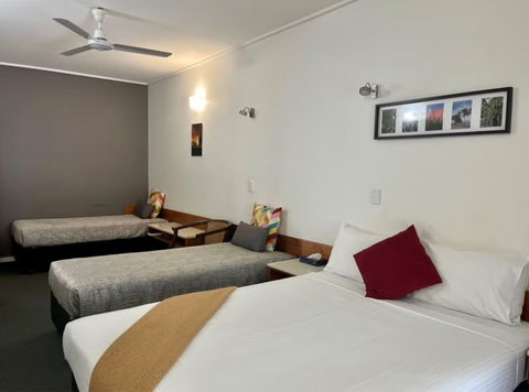 Ayr Traveller's Motel - Tourism Guide 12