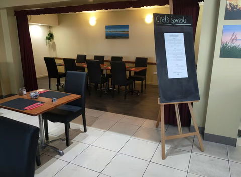 Ayr Traveller's Motel - Tourism Guide 14