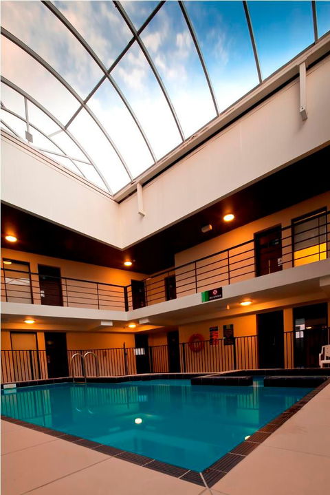 Cambridge Hotel Sydney - Cruises Travel 2