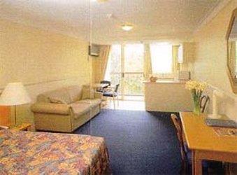 Hyde Park Inn - Cruises Travel 9