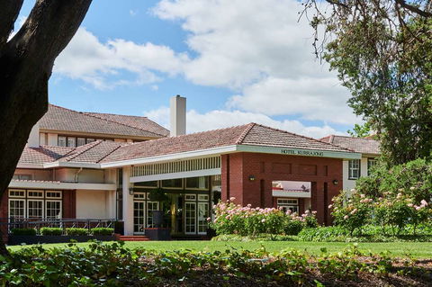 Hotel Kurrajong Canberra - Cruises Travel 0