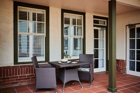 Hotel Kurrajong Canberra - Cruises Travel 1