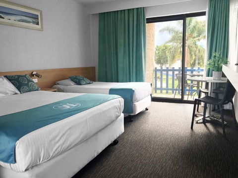 Mariners On The Waterfront - Cruises Travel 7