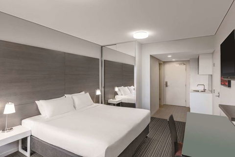 Adina Apartment Hotel Darwin Waterfront - Cruises Travel 9