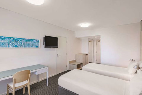 Vibe Hotel Darwin Waterfront - Cruises Travel 9
