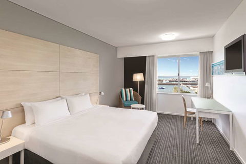 Vibe Hotel Darwin Waterfront - Cruises Travel 10