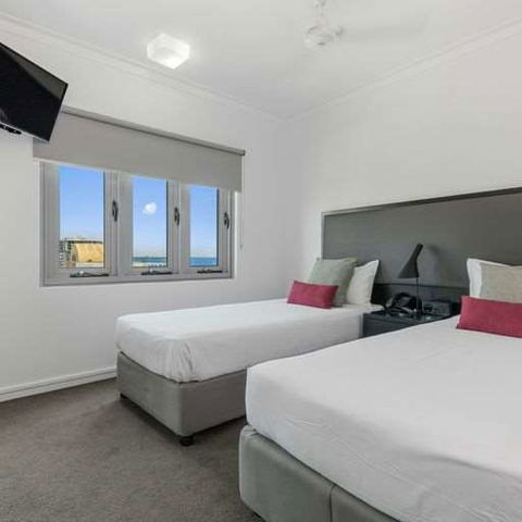 H On Mitchell Apartment Hotel - Cruises Travel 4