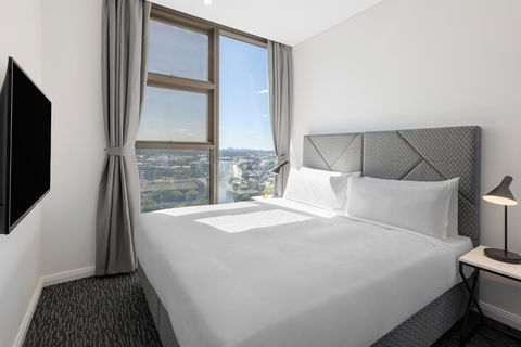 Meriton Suites George St - Cruises Travel 1