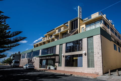 Alloggio Newcastle Beach Hotel - Tourism Guide 0
