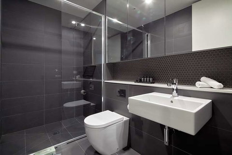381 Cremorne - Travel Agents 1