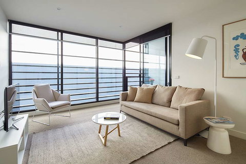 381 Cremorne - Travel Agents 2