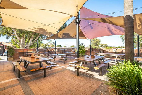 Nightcap At Wanneroo Tavern - Cruises Travel 1