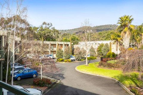 York on Lilydale Resort - Tourism Guide 2
