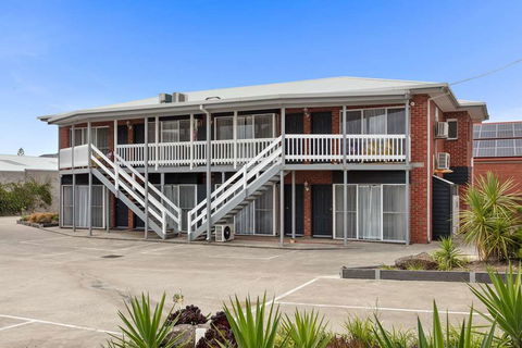 Comfort Inn, The International - Cruises Travel 1