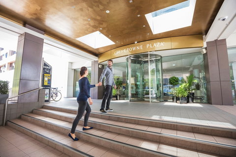 Crowne Plaza Canberra - Travel Agents 0