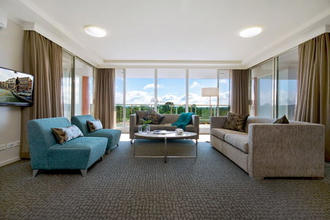 Pacific Suites Canberra - Travel Agents 1
