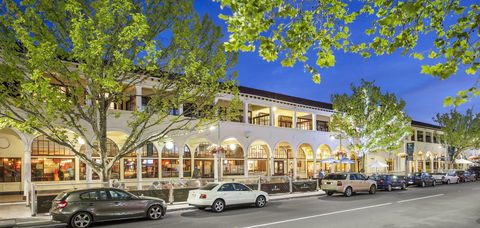 Quest Canberra - Tourism Guide 0