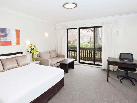 Ibis Styles Canberra Tall Trees - Cruises Travel 0