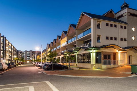 Dolphin Quay Apartment Hotel - Cruises Travel 1