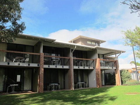 Margarets In Town Apartments - Cruises Travel 1