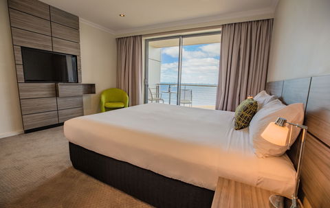 Aurora Ozone Hotel - Cruises Travel 2