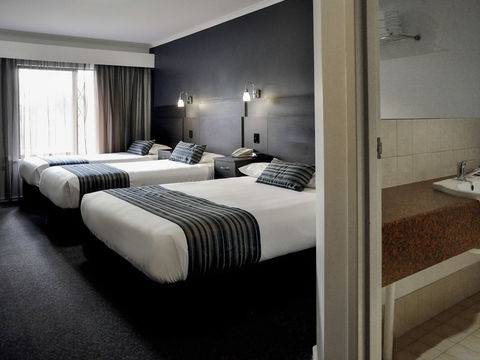 Ibis Styles Adelaide Manor - Cruises Travel 1