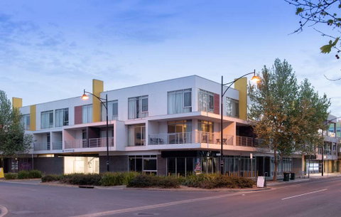 Mawson Lakes Hotel - Tourism Guide 1