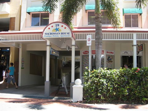 Macrossan House Boutique Holidays Apts - Tourism Guide 1