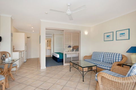 Macrossan House Boutique Holidays Apts - Tourism Guide 2