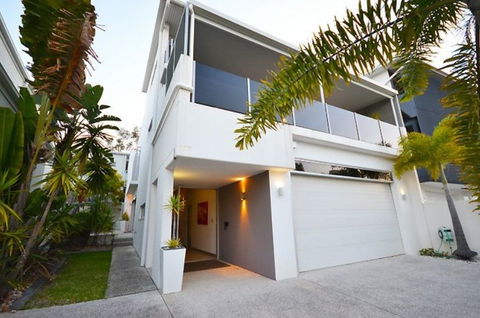 Alex Beach House - Tourism Guide 0
