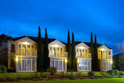 Best Western Colonial Village Motel - Cruises Travel 0