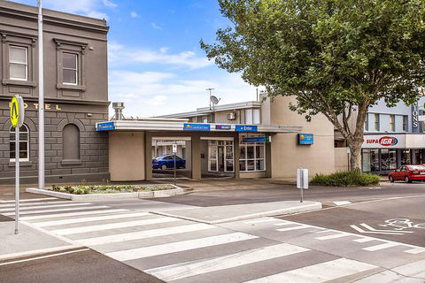 Comfort Inn Western - Cruises Travel 1