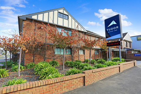 Tudor Motor Inn - Cruises Travel 1