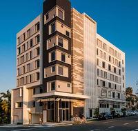 Woodroffe Hotel Gold Coast - Cruises Travel