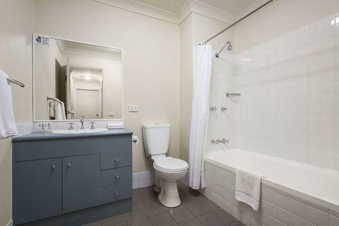 APX Apartments Parramatta - Cruises Travel 6