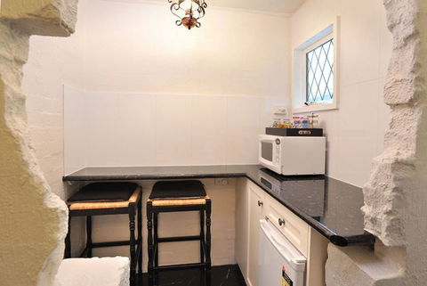 Adeline Bed & Breakfast - Tourism Guide 12