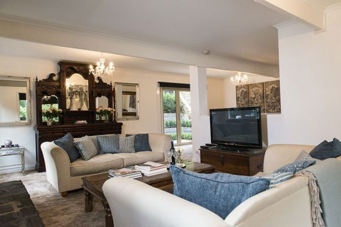 Adeline Bed & Breakfast - Tourism Guide 14