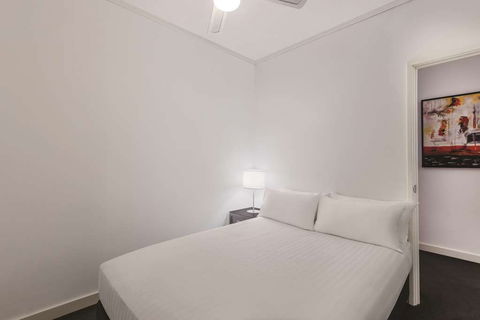 Adina Apartment Hotel Barrack Plaza - Tourism Guide 7