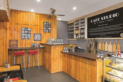 Adina Apartment Hotel Barrack Plaza - Tourism Guide 16