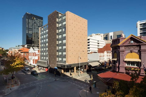 Pensione Hotel Perth - Tourism Guide 1