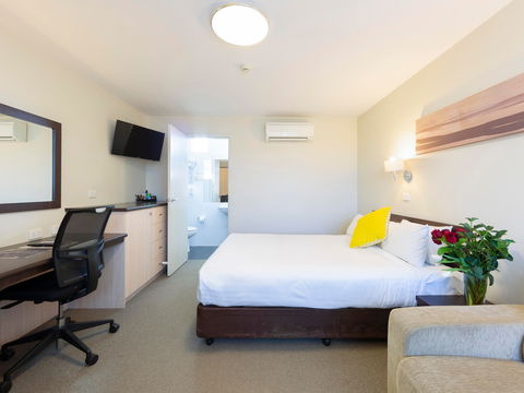 Ibis Styles Canberra Tall Trees - Cruises Travel 1