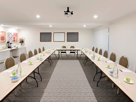 Ibis Styles Canberra Tall Trees - Cruises Travel 6